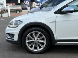 2017 Volkswagen
                Golf Alltrack 132TSI