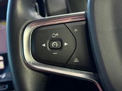 2018 Volvo
                XC40 T4 Momentum
