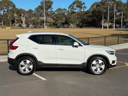 2018 Volvo
                XC40 T4 Momentum