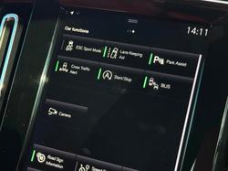 2018 Volvo
                XC40 T4 Momentum