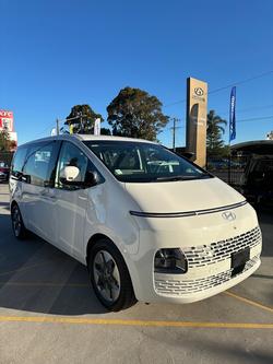 2025 Hyundai
STARIA