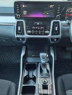 2022 Kia
                Sorento Sport