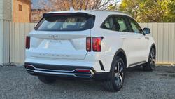 2022 Kia
                Sorento Sport