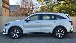 2022 Kia
                Sorento Sport