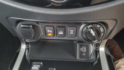 2021 Nissan
                Navara ST-X