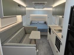 2025 Traveller Destination Track 20