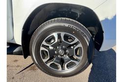 2024 Toyota
Hilux SR5 48V