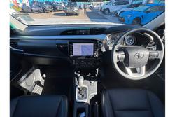 2024 Toyota
Hilux SR5 48V