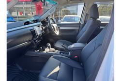 2024 Toyota
Hilux SR5 48V