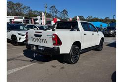 2024 Toyota
Hilux SR5 48V