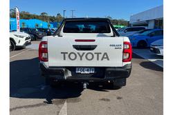 2024 Toyota
Hilux SR5 48V