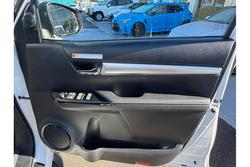 2024 Toyota
Hilux SR5 48V