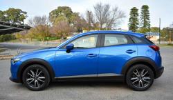 2017 Mazda
CX-3 sTouring