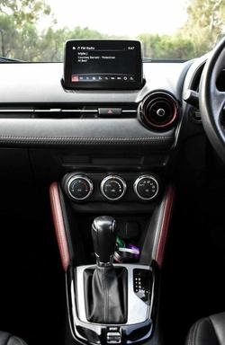 2017 Mazda
CX-3 sTouring