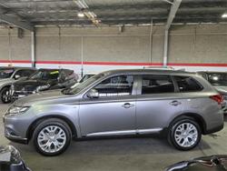 2020 Mitsubishi
Outlander ES