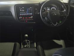 2020 Mitsubishi
Outlander ES
