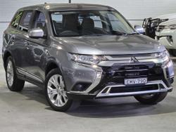 2020 Mitsubishi
Outlander ES