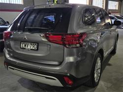 2020 Mitsubishi
Outlander ES