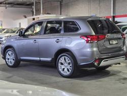 2020 Mitsubishi
Outlander ES