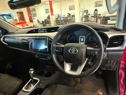2020 Toyota
Hilux 4X4 2.8L DSL D/C 6AT SR5