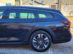 2017 Holden
Calais V