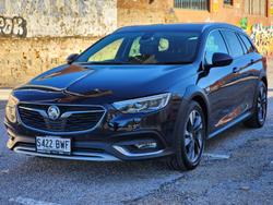 2017 Holden
Calais V