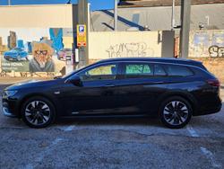 2017 Holden
Calais V