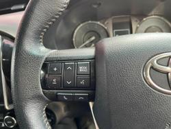 2020 Toyota
Hilux SR5