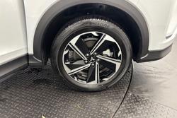 2023 Mitsubishi
Eclipse Cross PHEV ES