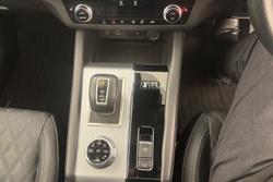 2022 Mitsubishi
Outlander PHEV Exceed