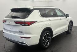 2022 Mitsubishi
Outlander PHEV Exceed