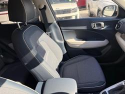 2025 Hyundai
                Venue Elite