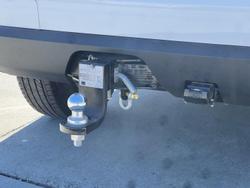 2022 Ford
                Everest Ambiente