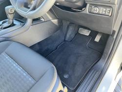 2022 Ford
Everest Ambiente