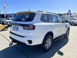2022 Ford
                Everest Ambiente