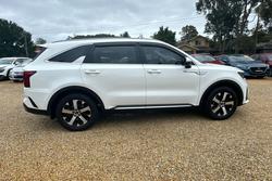 2022 Kia
                Sorento Sport