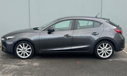 2017 Mazda
                3 SP25