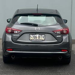 2017 Mazda
                3 SP25