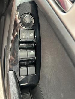 2017 Mazda
                3 SP25