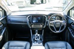 2022 Isuzu
MU-X LS-T