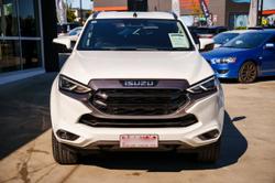 2022 Isuzu
MU-X LS-T