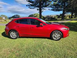 2017 Mazda
3 Maxx