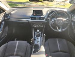 2017 Mazda
3 Maxx
