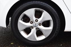 2015 Kia Rondo Si RP MY15 Clear White