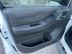 2012 NISSAN
NAVARA ST (4x4)
