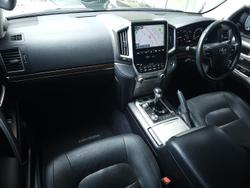 2017 Toyota
Landcruiser VX