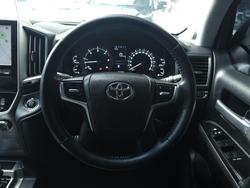 2017 Toyota
Landcruiser VX