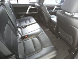 2017 Toyota
Landcruiser VX