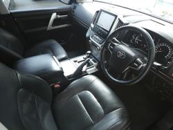 2017 Toyota
Landcruiser VX