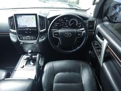 2017 Toyota
Landcruiser VX